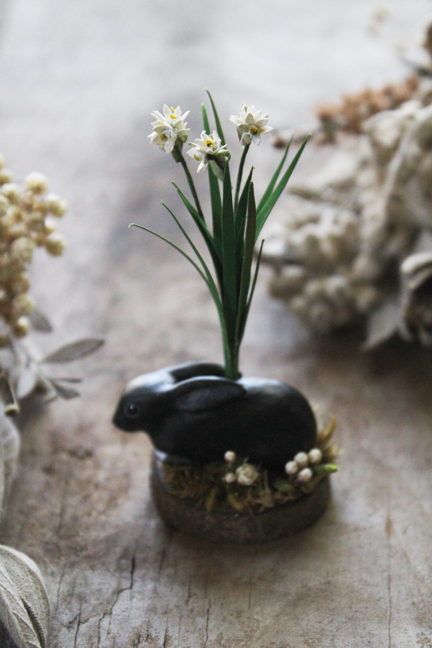 Paperwhite Rabbit | Figurine