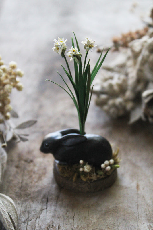 Paperwhite Rabbit | Figurine