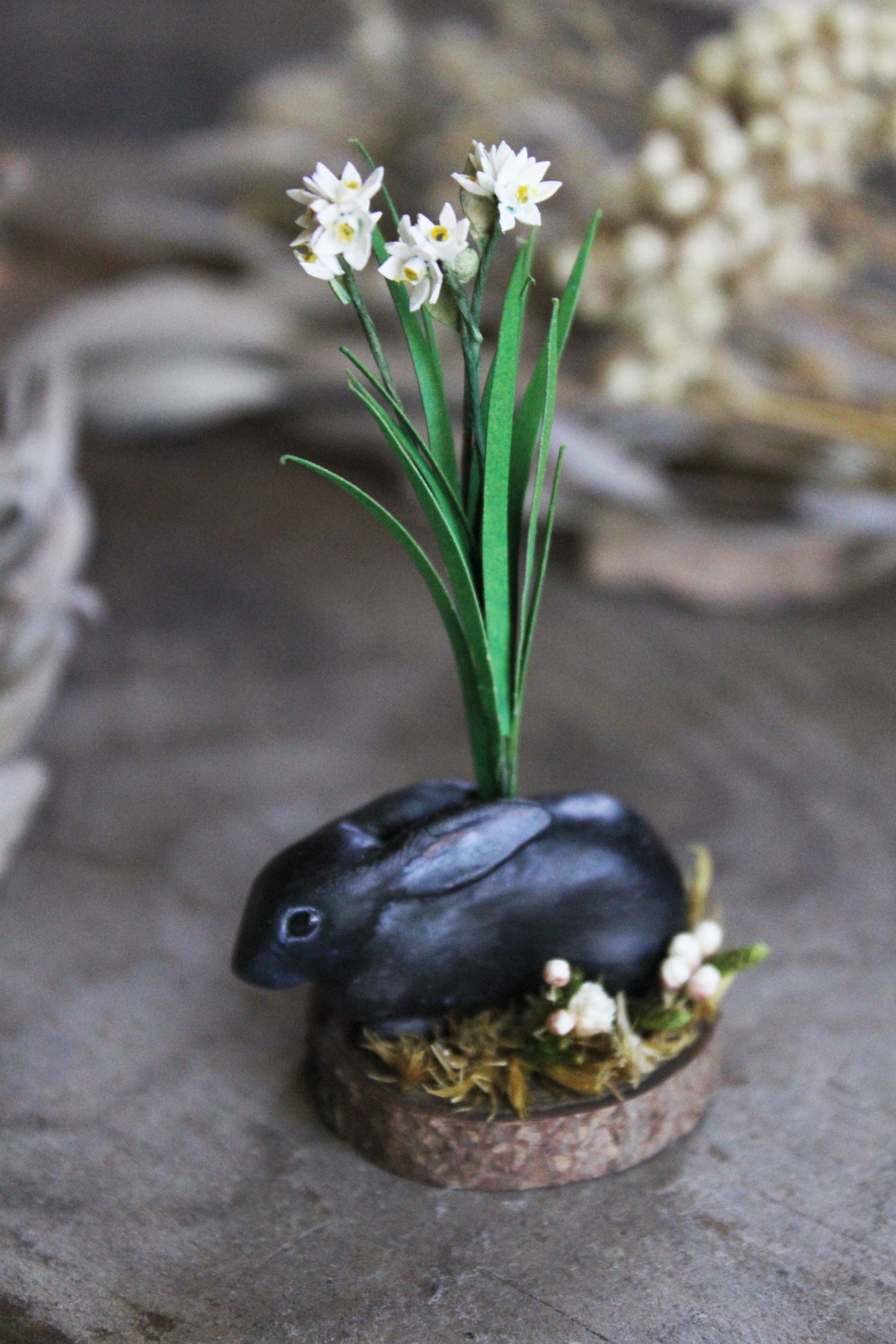Paperwhite Rabbit | Figurine