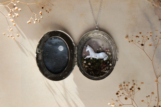 Of Wonder & Purity | Vintage Locket